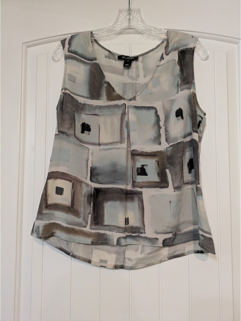 St. John Abstract Casual Blouse – Size 10 – GUC